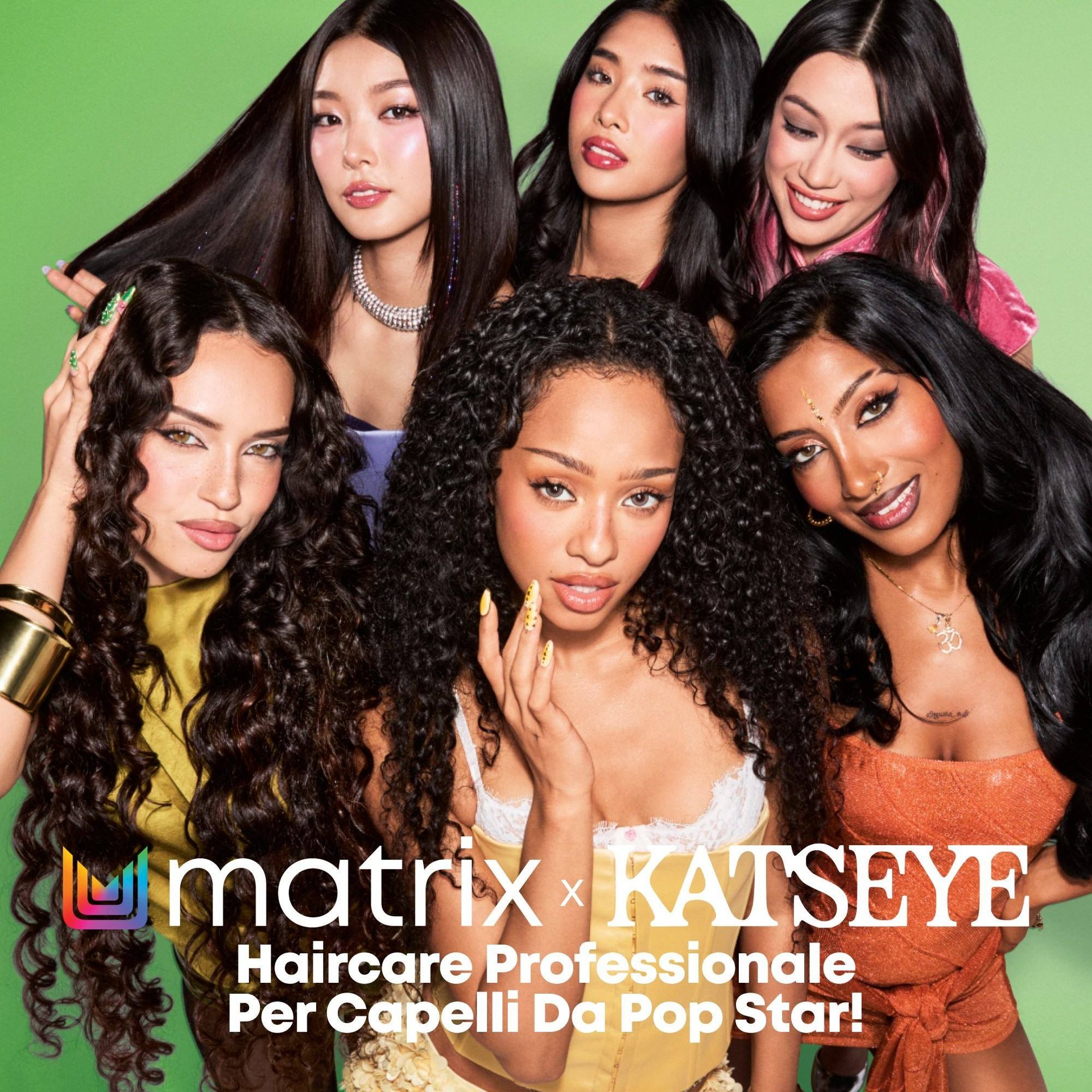 Gruppo KATSEYE con diversi tipi di capelli su sfondo verde per campagna Matrix.